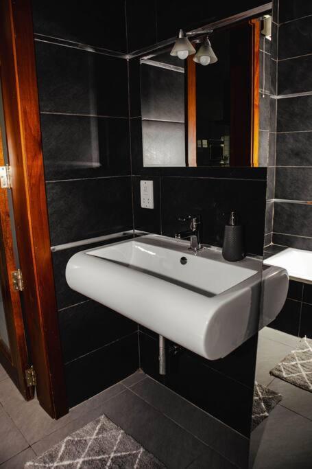 Seafront Two Bedroom Apartment Saint Julian's Екстериор снимка