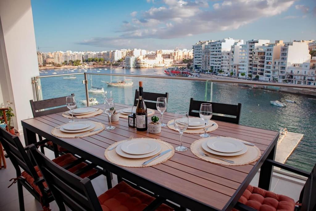 Seafront Two Bedroom Apartment Saint Julian's Екстериор снимка
