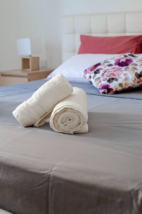 Seafront Two Bedroom Apartment Saint Julian's Екстериор снимка