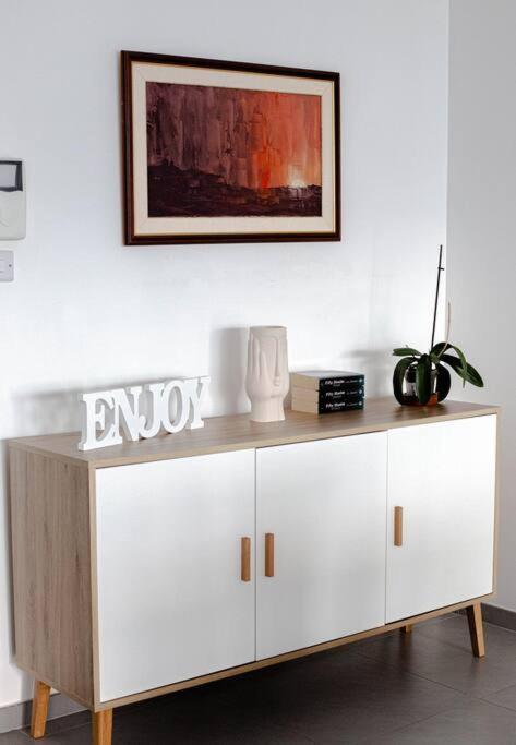 Seafront Two Bedroom Apartment Saint Julian's Екстериор снимка